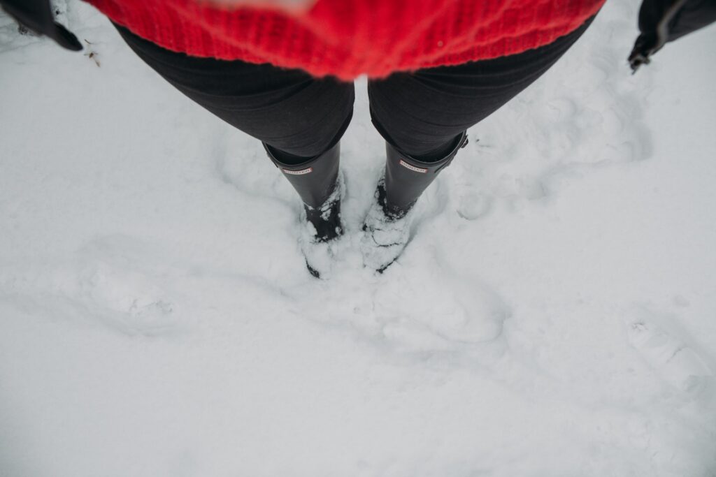 A women wearing black Hunter wellies in the snow